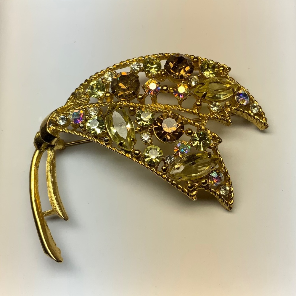 Vintage 1960’s Emmons Goldtone Rhinestone Brooch